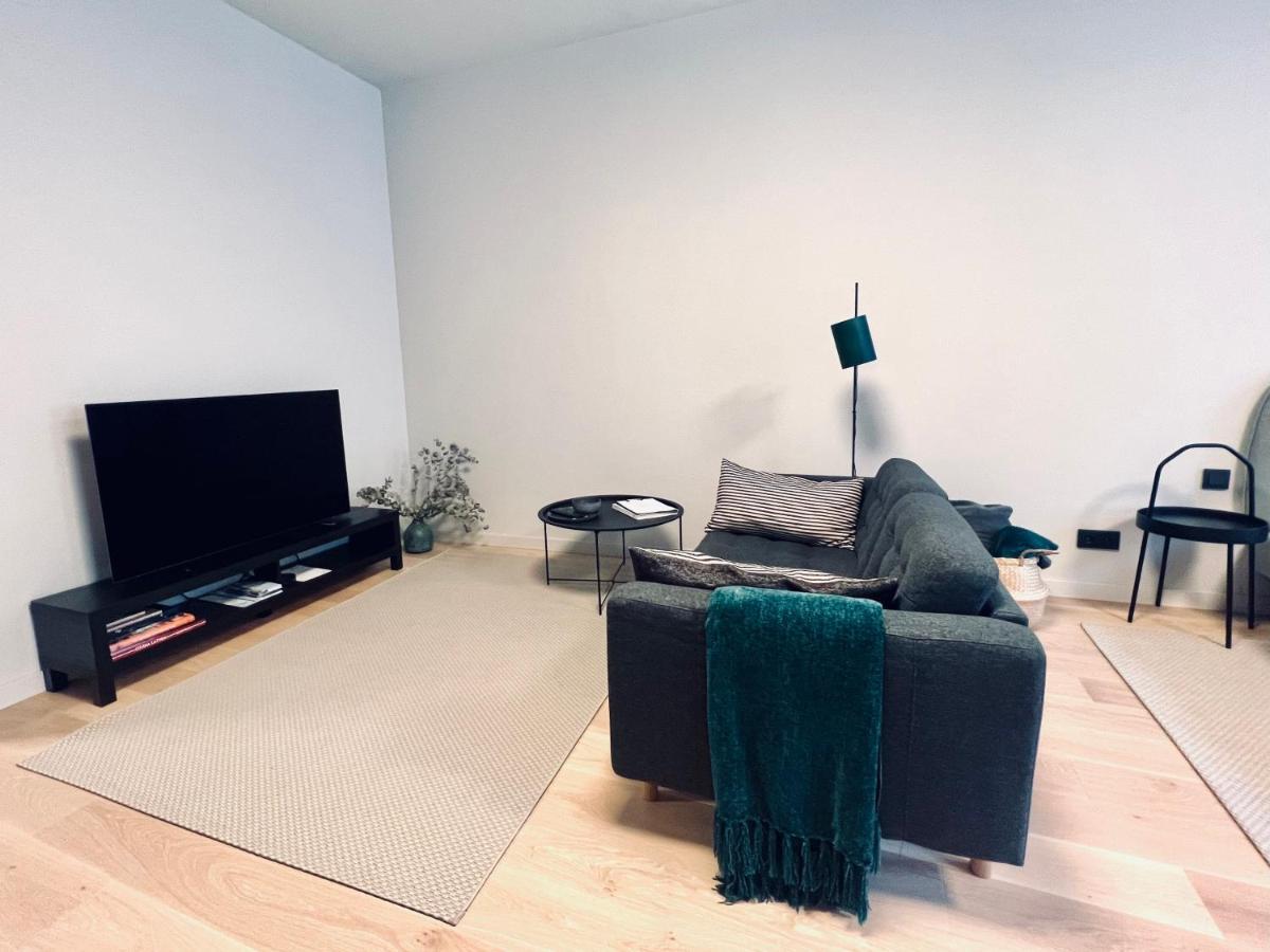 Stylish New Apartment In Riga Old Town - City Centre, Self Check-In, Walkable To Major Attractions Exterior photo